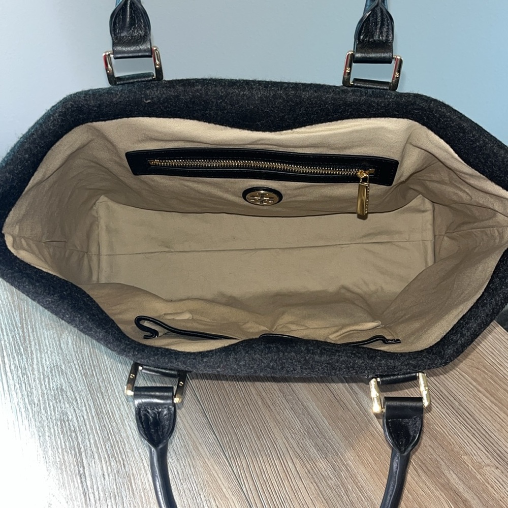 Tory Burch Gray Wool & Black Leather Shoulder Bag - Picture 5 of 7